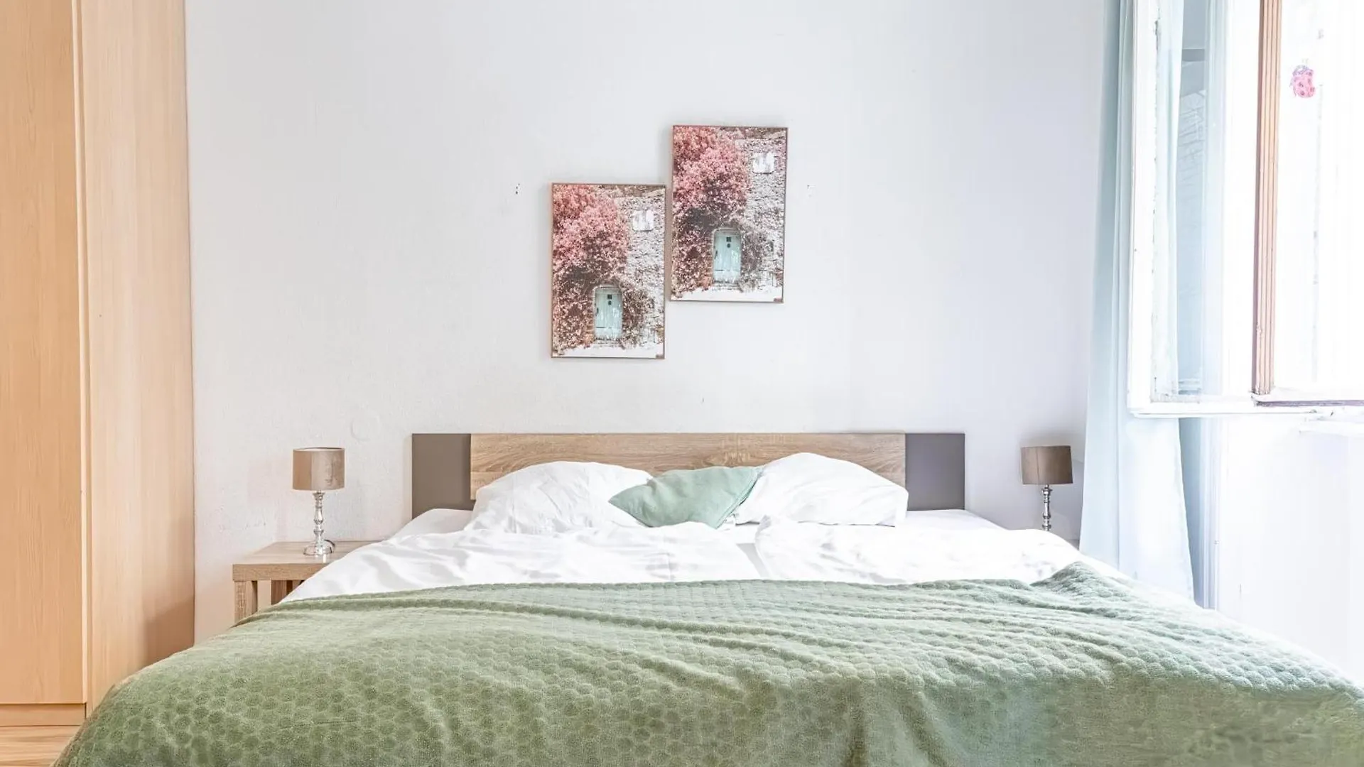 Neighboring 2Br Apts Ideal For 8 People Viena 0*,  Áustria