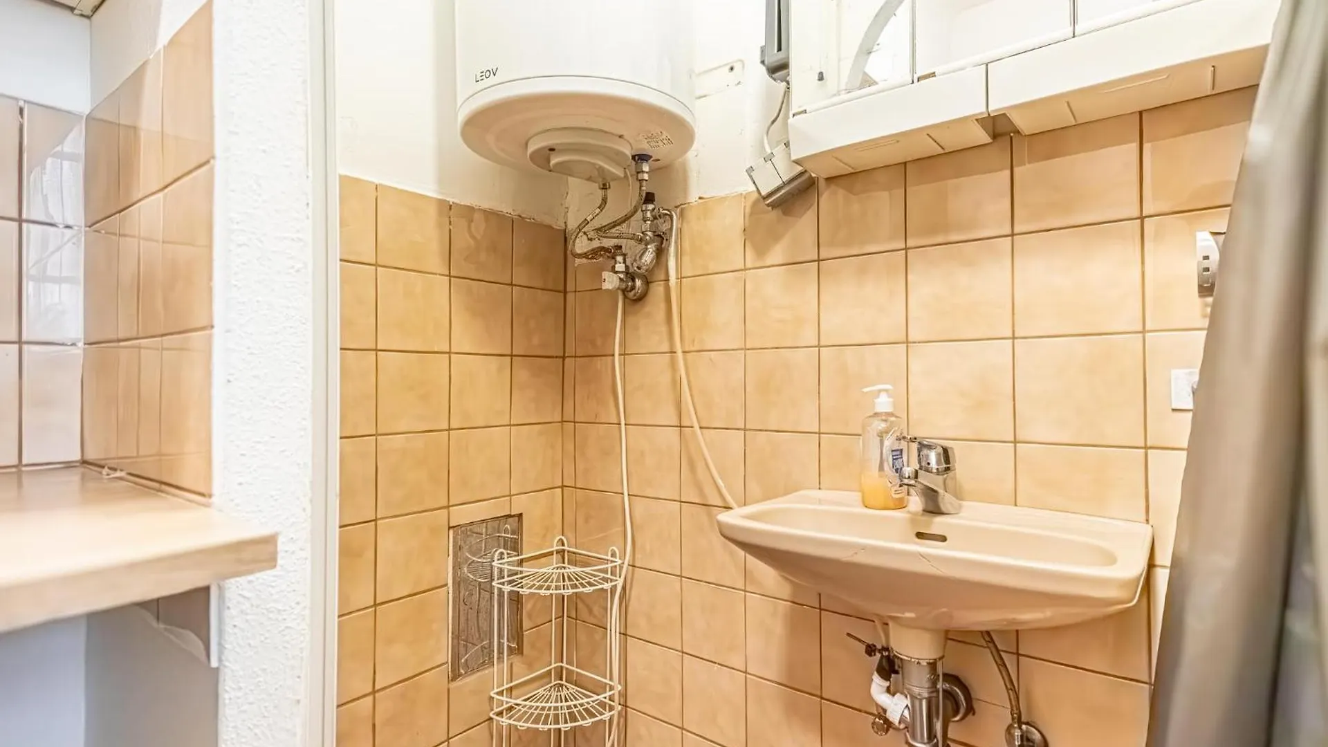 Neighboring 2Br Apts Ideal For 8 People Вена 0*,  Австрия