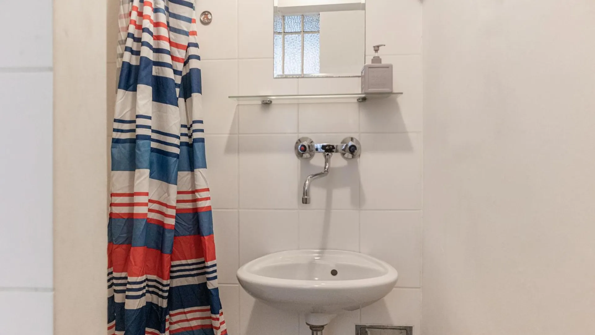 Neighboring 2Br Apts Ideal For 8 People فيينا