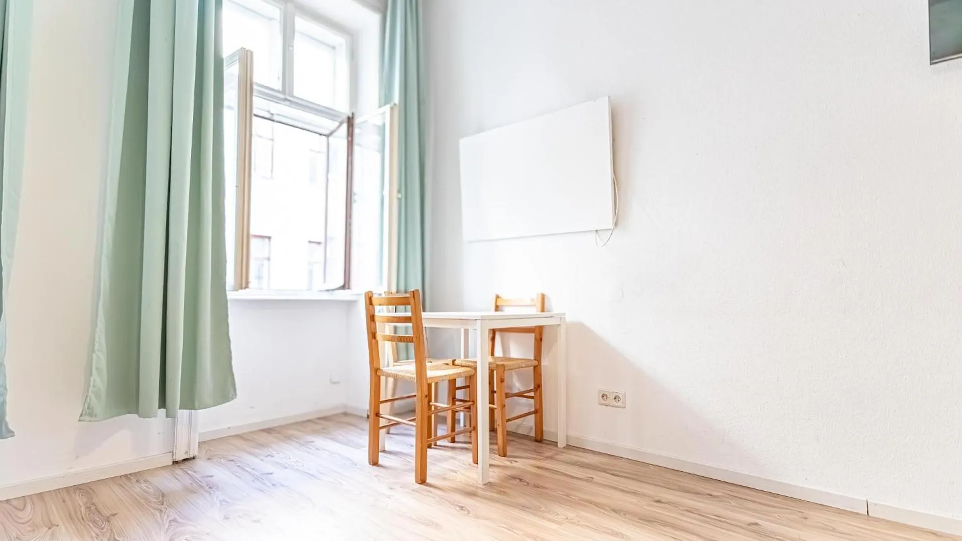 Neighboring 2Br Apts Ideal For 8 People فيينا النمسا