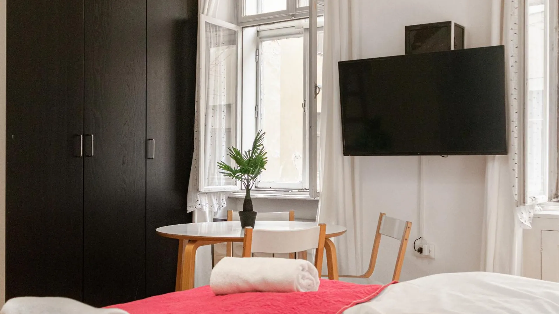Neighboring 2Br Apts Ideal For 8 People فيينا شقة