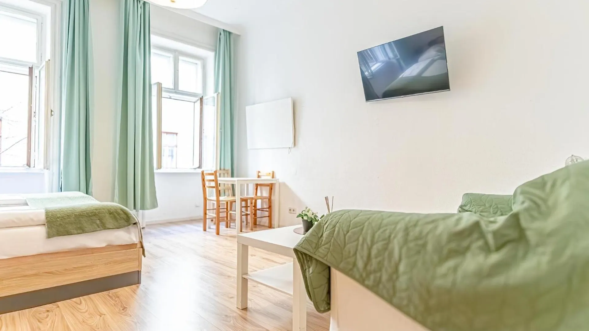Neighboring 2Br Apts Ideal For 8 People فيينا شقة