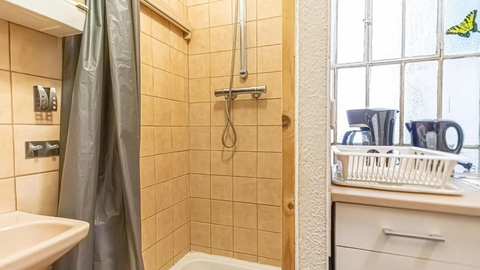 Neighboring 2Br Apts Ideal For 8 People فيينا النمسا