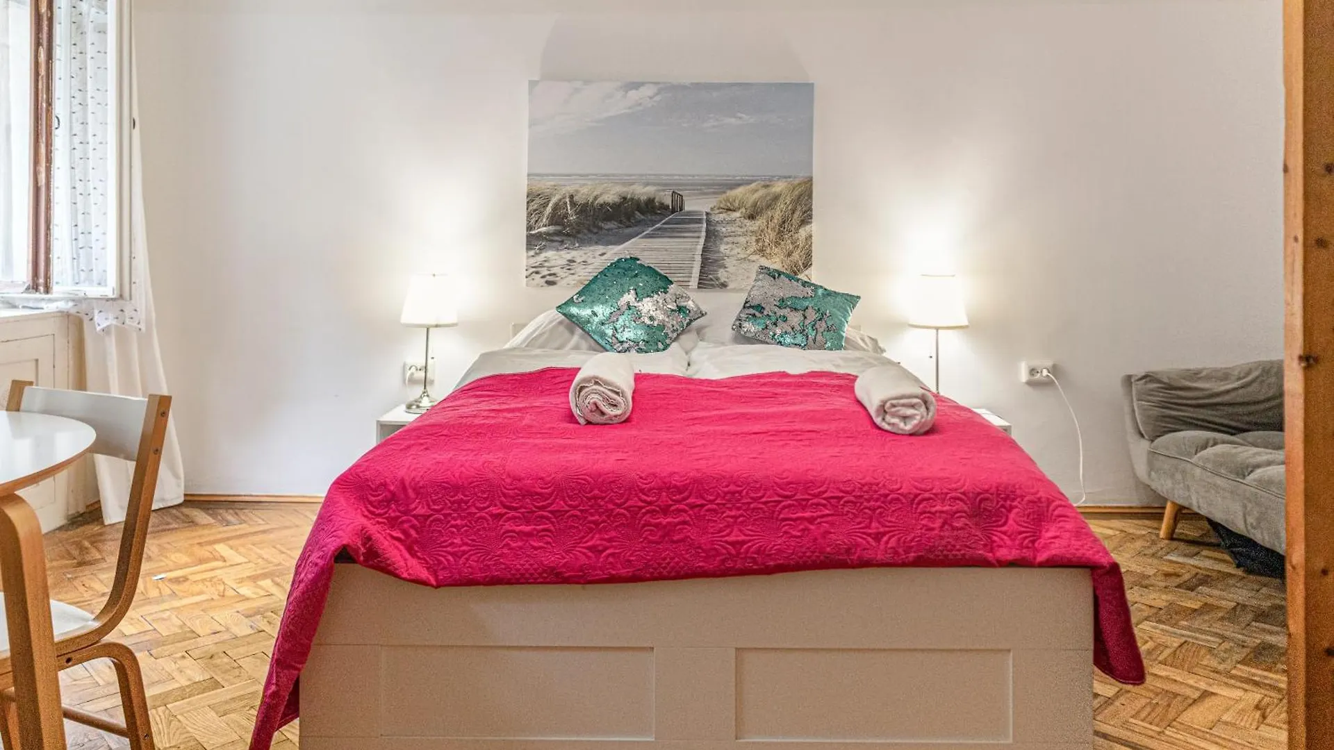 Neighboring 2Br Apts Ideal For 8 People فيينا شقة