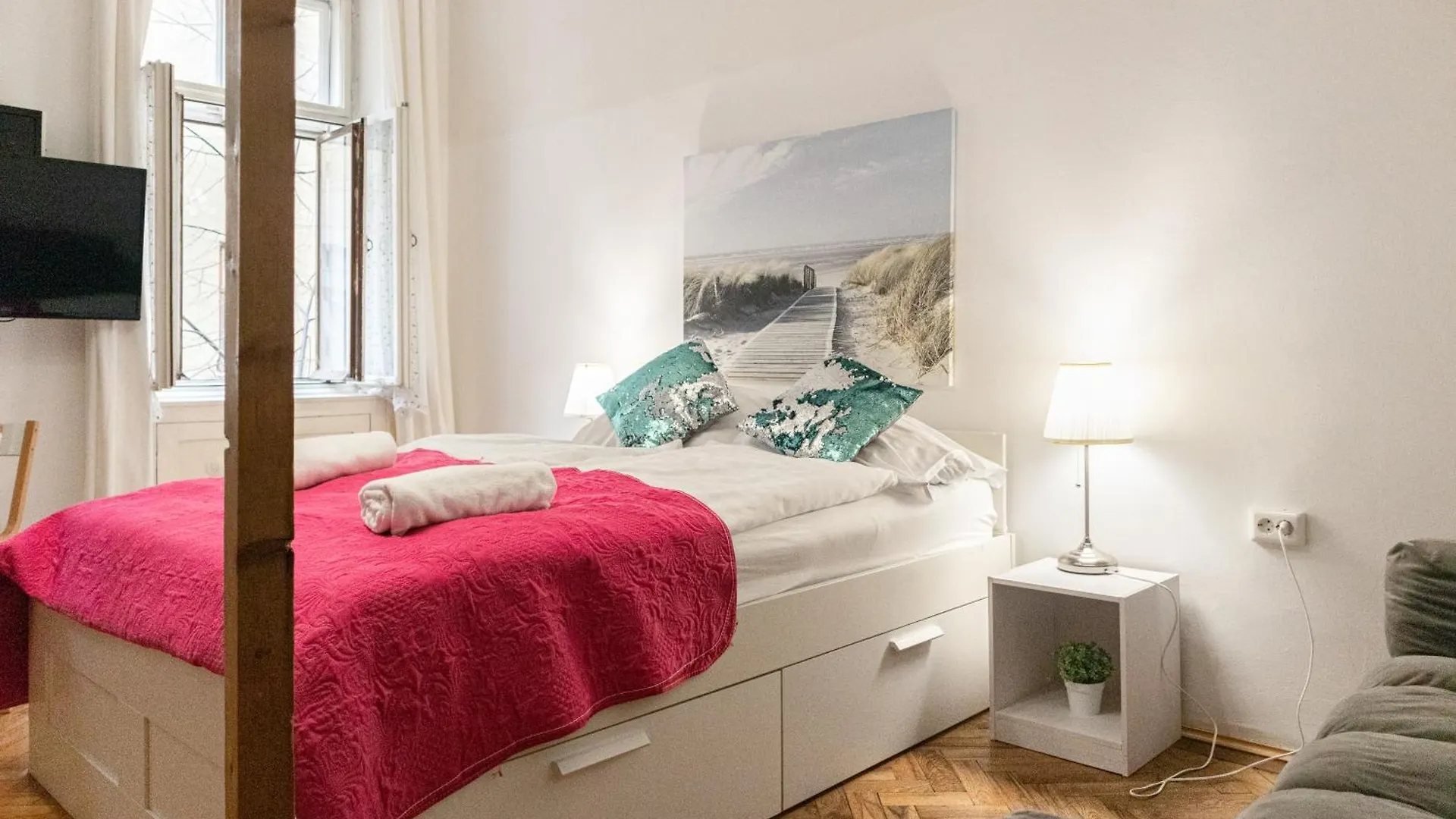 Neighboring 2Br Apts Ideal For 8 People فيينا شقة